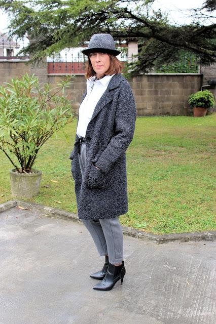 MIS LOOKS- TODO AL GRIS CON PUNTO Y APARTE