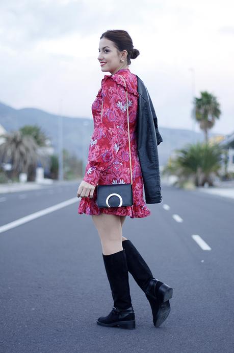 Look cena de empresa en rojo y negro