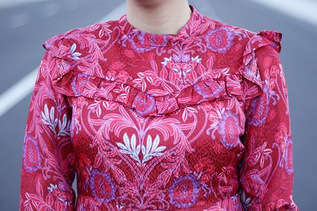 Look cena de empresa en rojo y negro