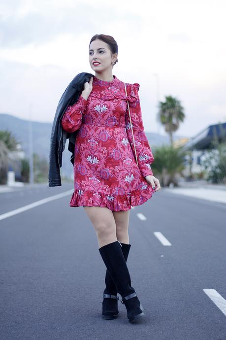 Look cena de empresa en rojo y negro