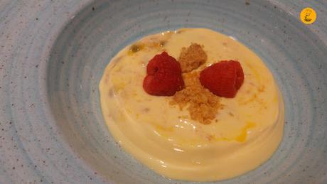 Mousse de maracuyá con crumble de almendras La Bistroteca Madrid