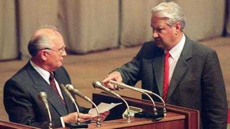yeltsin-exige-a-gorbachov-la-lectura-de-un-documento-que-revela-el-apoyo-a-la-junta-golpista-del-gobierno-sovietico-de-gorbachov