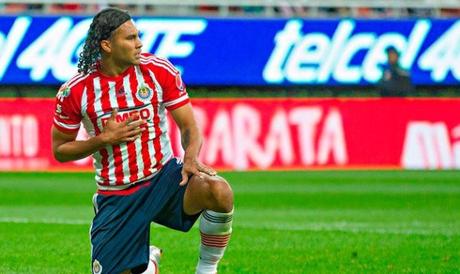 Delantero saldría de Chivas, Miguel Ponce ya tendría equipo y Gullit se queda