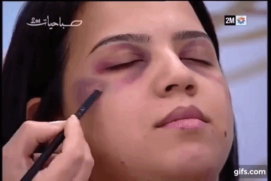 Indignante: polémico tutorial enseña a ocultar con maquillaje la violencia doméstica KOz1En