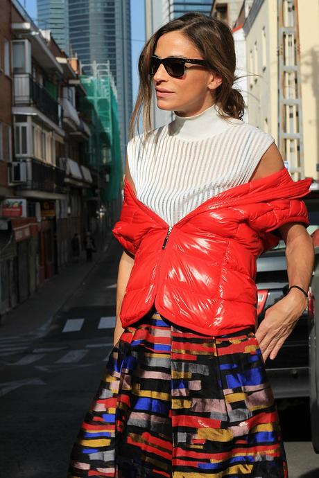 anorak plumas para un look de noche