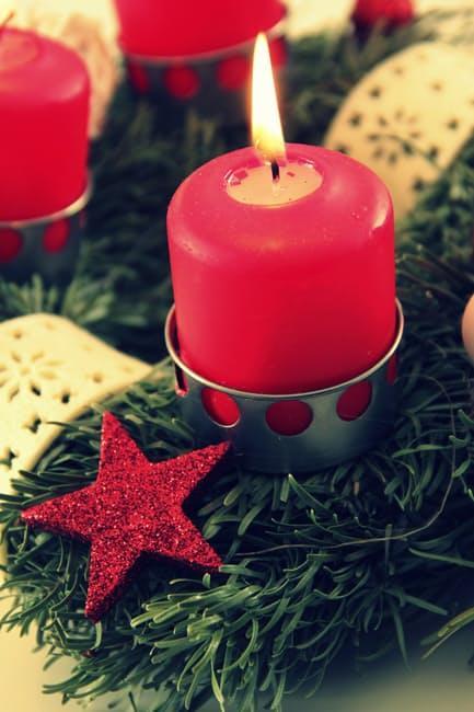 Decorar tu mesa de navidad: Ideas para decorar con velas pexels-photo