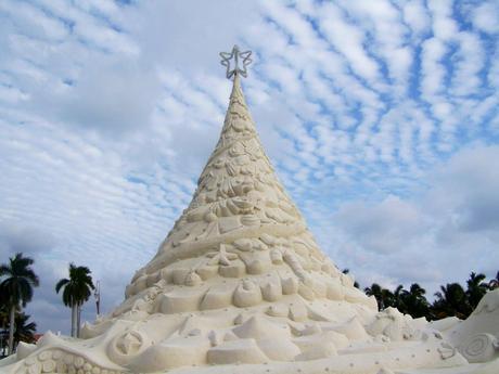 El único Gran árbol de Navidad de arena del mundo ya alumbra en West Palm Beach 10872969_10153059163011833_8899088694391510775_o
