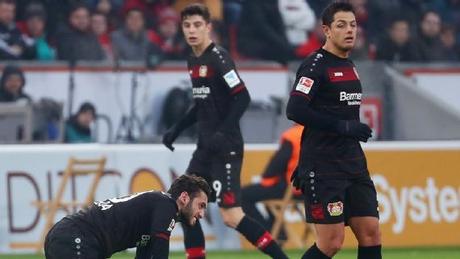 Chicharito sin gol, falla penal y Leverkusen empata con el Friburgo