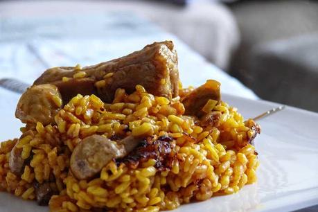 Arroz con costillas y champiñones