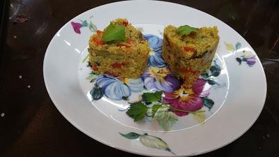 Triángulos de quinoa con alcachofas