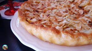 Pastel de hojaldre con papas y manzanas