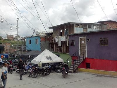 EL RECREO - EL GOBIERNO DEL DISTRITO CAPITAL REALIZA CONJUNTAMENTE CON BARRIO TRICOLOR LA RECUPERACION  Y MEJORAMIENTO DEL SECTOR SAN JULIAN EN SANTA ROSA