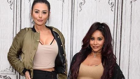 Snooki y JWoww l presumen de delantera mientras promocionan Moms With Attitude