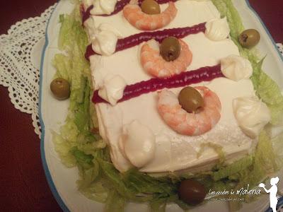Pastel salado de langostinos y salmón ahumado