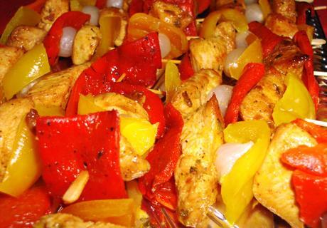 Brochetas de Pollo y Verduras