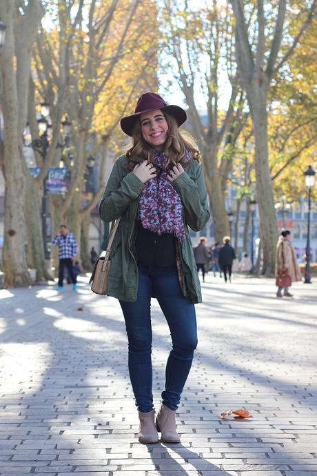 Chic son sombrero en otoño