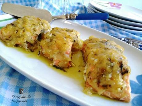 SUPREMAS DE SALMÓN CON SALSA DE CEBOLLA supremas de salmón