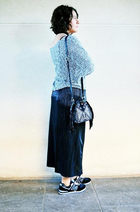 look_faldaplisadametalizadayzapatillas_streetstyle_mivestidoazul_fashionblogger_blogdemoda_castellon_influencer-6