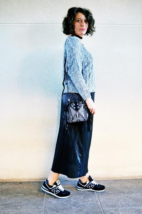 look_faldaplisadametalizadayzapatillas_streetstyle_mivestidoazul_fashionblogger_blogdemoda_castellon_influencer-4