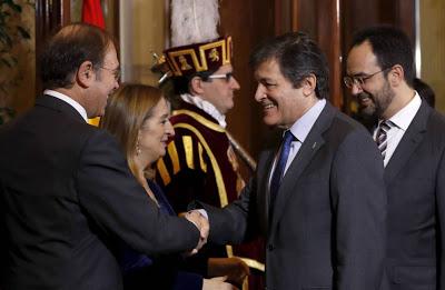 Un Día de la Constitución con muchas ausencias y graves fallos.