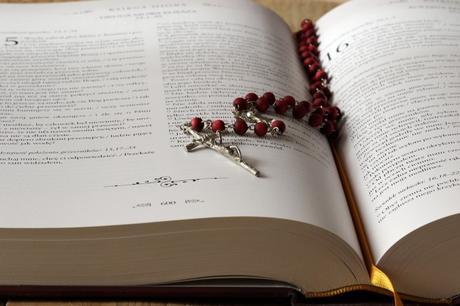 Bible Cristianismo, etnia y política: ¿cómo influye la religión en el partidismo?