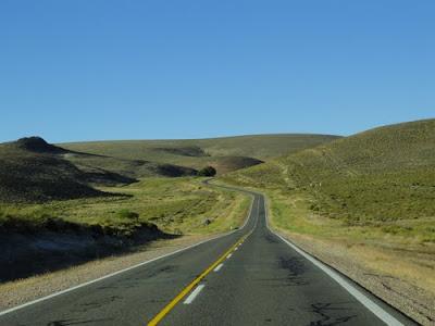 Volvían de pescar, volcaron y terminaron en el hospital