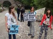 Vecinos movilizan puertas Potrerillo contra visita Macri