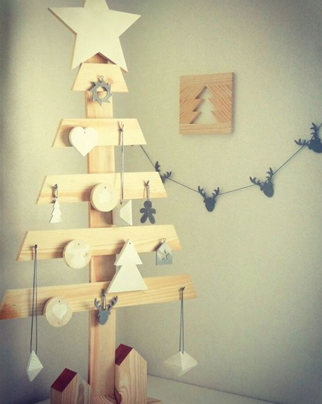 21 Ideas geniales para tener el arbolito más original de esta Navidad Sólo muéstrale esta foto a tu carpintero de confianza, él sabrá qué hacer.