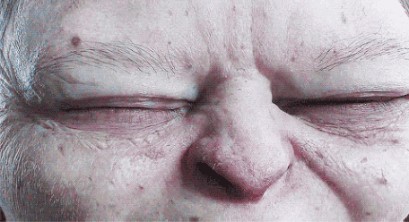 20 Incómodos momentos que sólo una persona con miopía ha experimentado. - 9