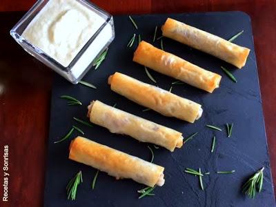 ROLLITO DE FILO RELLENO DE PATO, GORGONZOLA Y SALSA DE PERAS