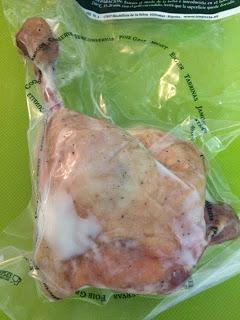 ROLLITO DE FILO RELLENO DE PATO, GORGONZOLA Y SALSA DE PERAS