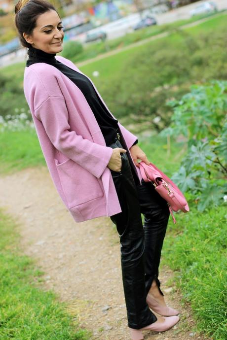 Con cardigan rosa de Rosegal