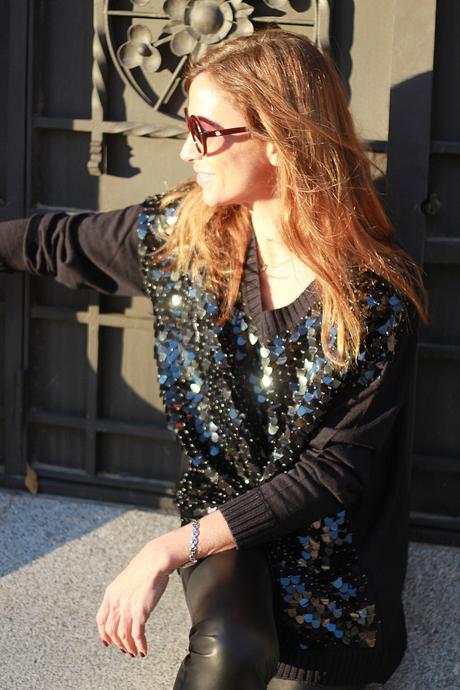 lentejuelas y leggins de piel