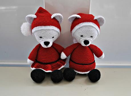 OSA DE GANCHILLO VESTIDA DE PAPA NOEL