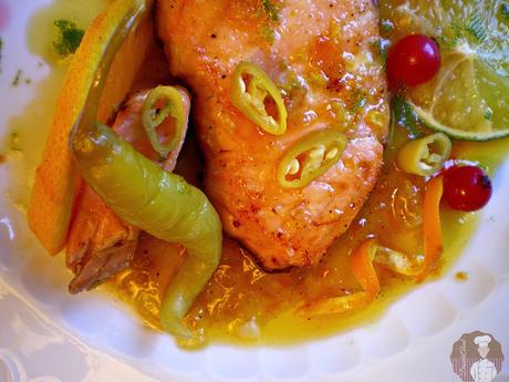 Salmón glaseado con salsa de lima