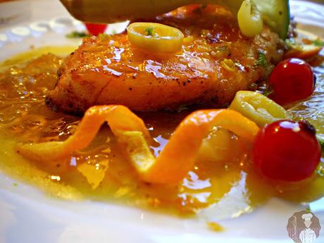 Salmón glaseado con salsa de lima