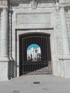 Detalles de las puertas de tierra,Cadiz.