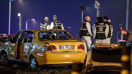 Dos explosiones fuera del estadio de fútbol de Estambul siembran el pánico en Turquía estambul1