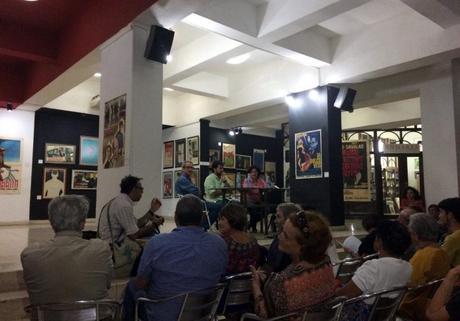 presentacion-del-numero-200-de-la-revista-en-el-centro-cultural-fresa-y-chocolate-en-la-mesa-de-izquierda-a-derecha-fernando-perez-arturo-sotto-y-mercy-ruiz-foto-p-chang_-722x505