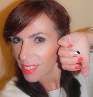 Vanity, the night (Maquillaje, manicura, peinado y propuesta de moda)