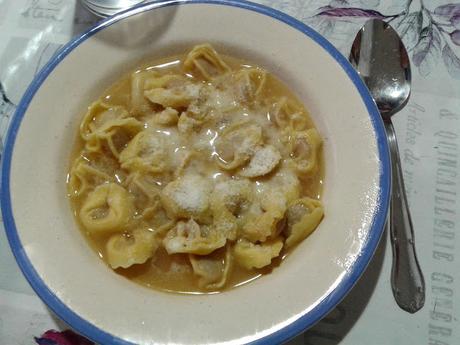 TORTELLINI CON BRODO