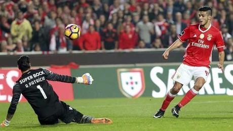 Raúl Jiménez anota golazo en el triunfo del Benfica