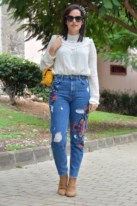 LOOK JEANS CON BORDADOS