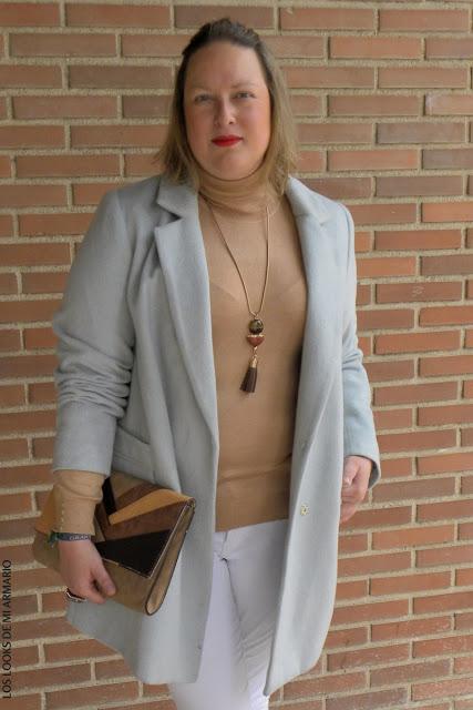http://www.loslooksdemiarmario.com/2016/12/azul-marron-look-curvy.html