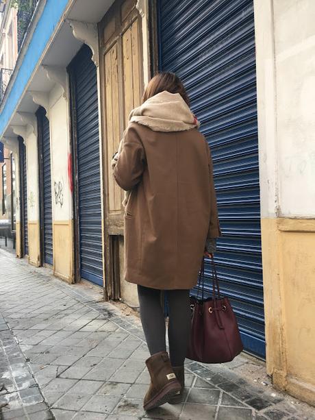 CAMEL COAT+DENIM SKIRT.-