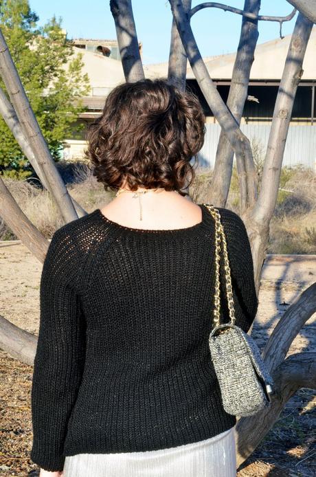 Falda plateada plisada