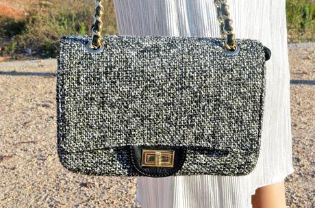 Falda plateada plisada