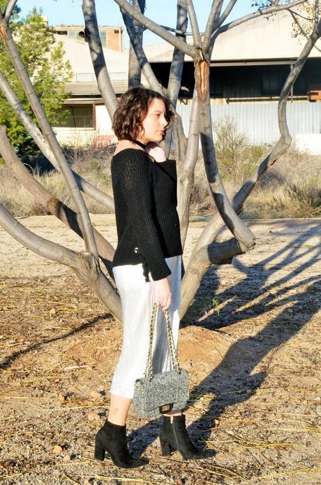 Falda plateada plisada