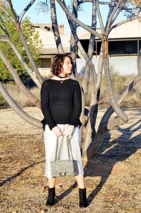 Falda plateada plisada