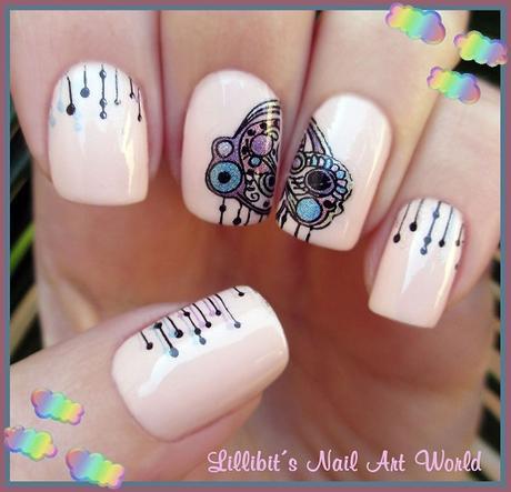 Manicura con la placa Skeleton Nails: Nube mística